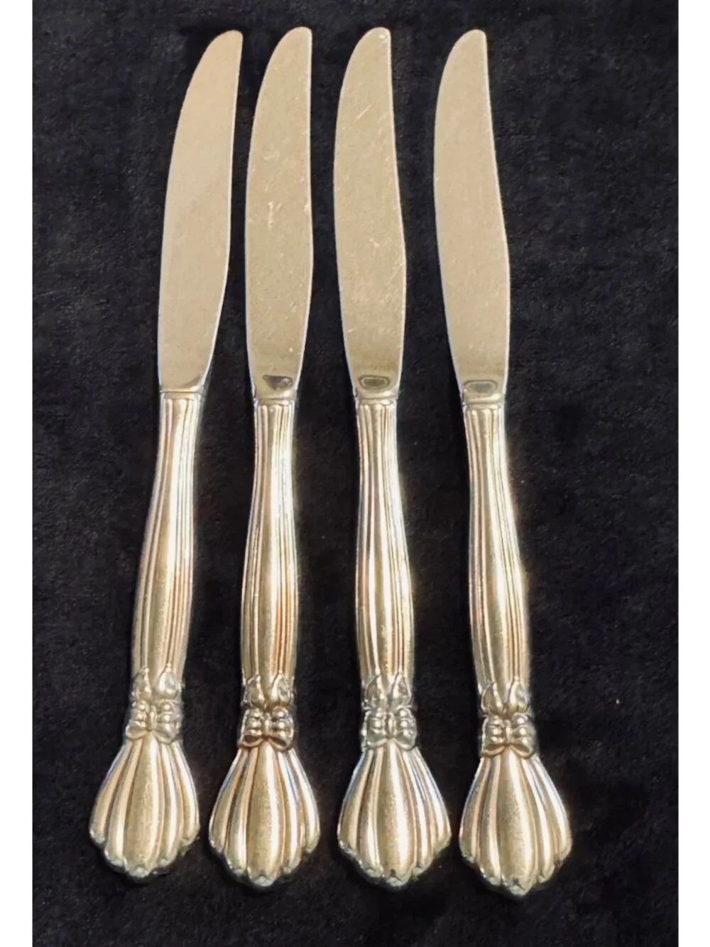 4 Oneida ALEXIS Deluxe Stainless Dinner Knives Glossy Bow Silverware Flatware